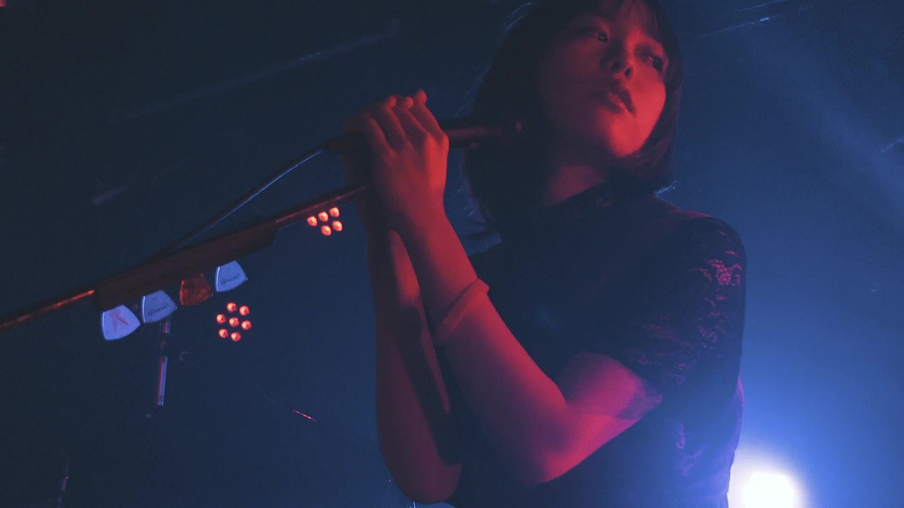 みゆな「ユラレル」ライブ映像のワンシーン。