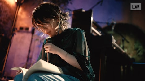 中村佳穂「LIVEWIRE『中村佳穂』」より。