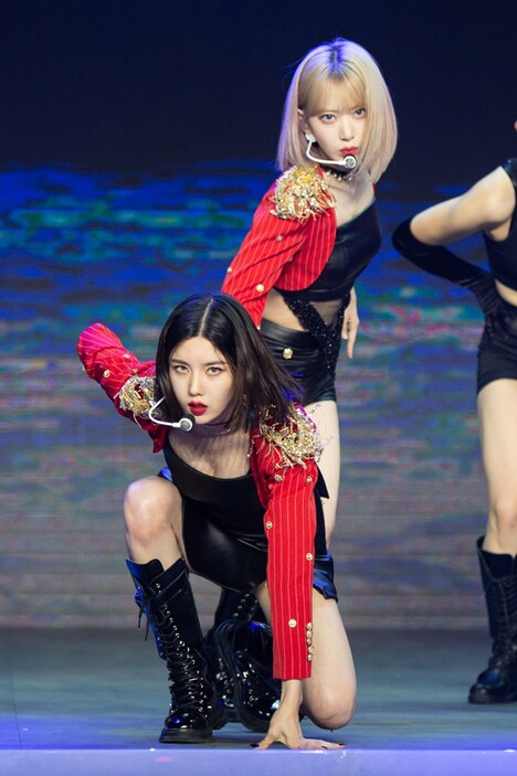 ウンビ、咲良による「Monster」カバー。（写真提供：OFF THE RECORD）