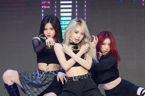 イェナ、チェヨン、ユジンによる「Gangsta」カバー。（写真提供：OFF THE RECORD）