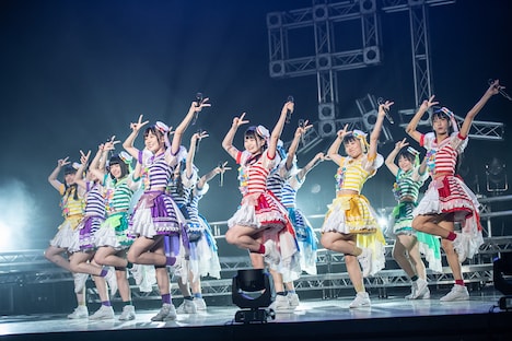 虹のコンキスタドール「無観客"Summer"ワンマンLIVE The Beginning of 12Stories」の様子。