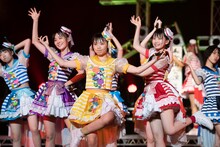 虹のコンキスタドール「無観客"Summer"ワンマンLIVE The Beginning of 12Stories」の様子。