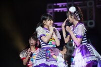 左から蛭田愛梨、鶴見萌。