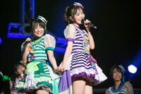 左から岡田彩夢、鶴見萌。