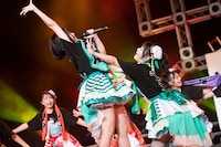 左から根本凪、岡田彩夢。