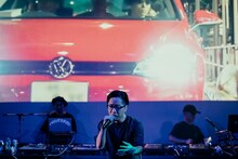 左から原島“ど真ん中“宙芳、PUNPEE、DJ ZAI（SIMI LAB）。（撮影：横山純）