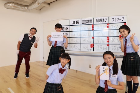 「新年度オリエンテーション」に出席した森ハヤシ、田中美空、木村咲愛、戸高美湖、野中ここな。（写真提供：アミューズ）