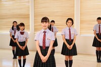 トーク委員長に就任した白鳥沙南（手前）。（写真提供：アミューズ）