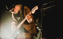 谷浩彰（B, Cho）（撮影：ヤマダマサヒロ）