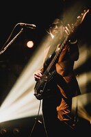 谷浩彰（B, Cho）（撮影：ヤマダマサヒロ）