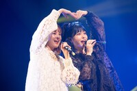 羽島みき（左）、羽島めい（右）の羽島姉妹。