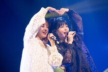 羽島みき（左）、羽島めい（右）の羽島姉妹。