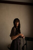 鈴木絢音の1st写真集より。（撮影：新津保建秀）