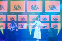 左から亀田誠治（B）、椎名林檎（Vo）。（撮影：太田好治）