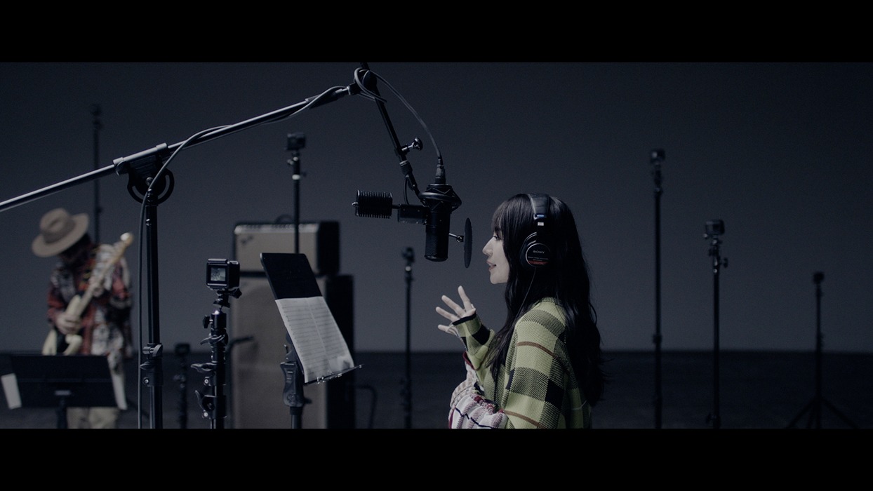 水樹奈々「FIRE SCREAM」ミュージックビデオより。