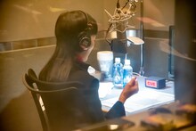 「私だけかも知れない講座」ナレーション中のリンリン（BiSH）。