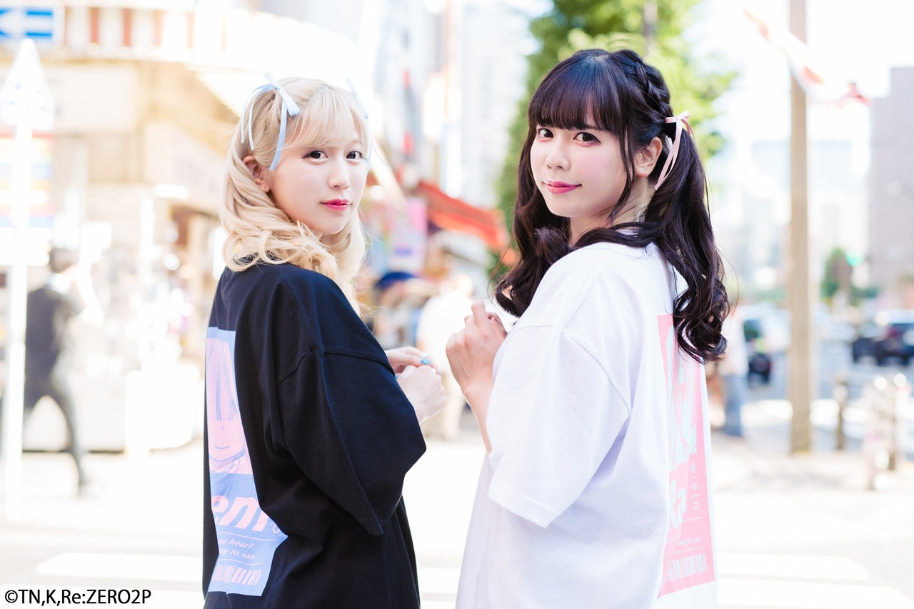 「ラム＆レム ビッグシルエットTee」を着用するななせぐみと恋汐りんご。