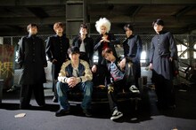 後列が美 少年、前列が二階堂高嗣と宮田俊哉。（写真提供：テレビ朝日）