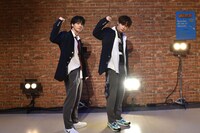 左から豆原一成、鶴房汐恩（JO1）。(c)フジテレビ