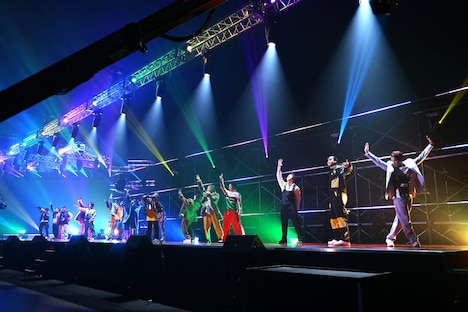 「LIVIN' IT UP」を披露するTHE RAMPAGE from EXILE TRIBE。（写真提供：LDH JAPAN）