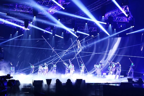 「The Typhoon Eye」を披露するTHE RAMPAGE from EXILE TRIBE。（写真提供：LDH JAPAN）