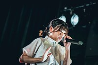 shino（写真提供：エイジアプロモーション）