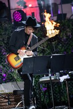 エビ中バンドの伊平友樹（G）。