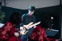 エビ中バンドの島本道太郎（B）。