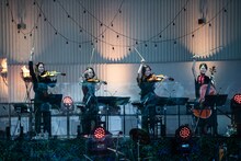 エビ中バンドの島田光理（1st Violin）、加藤かな子（2nd Violin）、筒田咲紀（Viola）、大浦萌（Cello）。