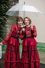 終演後の星名美怜、柏木ひなた。