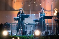 エビ中バンドの西山恵美子（Cho）、亜美（Cho）。