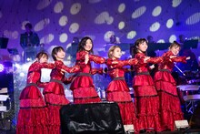 「感情電車」を披露する私立恵比寿中学。