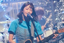 長屋晴子（Vo, G / 緑黄色社会）