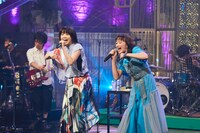 「気まぐれロマンティック」パフォーマンス中の様子。