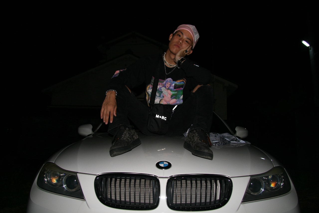 米の倉庫でラップする動画で話題、米小僧ことTOFUが1stアルバムリリース