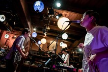 くるりのライブの様子。（撮影：井上嘉和）