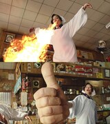 香取慎吾扮する"慎吾母"が口から火を吹き、手は巨大化