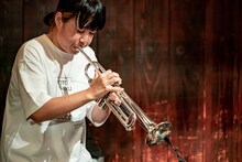 ファンファン（Tp, Key, Vo）（撮影：井上嘉和）