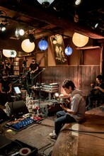 岸田繁（Vo, G）（撮影：井上嘉和）