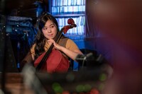 小棚木優（Cello）（撮影：井上嘉和）