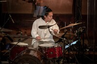 石若駿（Dr）（撮影：井上嘉和）