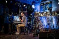 野崎泰弘（Key）（撮影：井上嘉和）