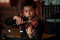 福岡昂大（Violin）（撮影：井上嘉和）