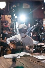 岸田繁（Vo, G）（撮影：井上嘉和）