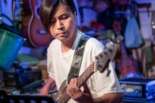 佐藤征史（B, Vo）（撮影：井上嘉和）