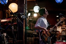 佐藤征史（B, Vo）（撮影：井上嘉和）