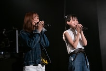 藤井エリカ（左）と西脇朱音（右）の凸凹シスターズ。