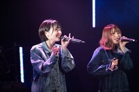 左から小町まい、藤井エリカ。