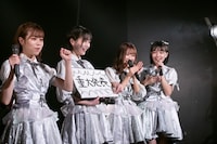 重大発表を行うサンダルテレフォン。