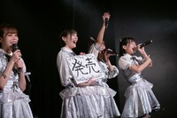 重大発表を行うサンダルテレフォン。